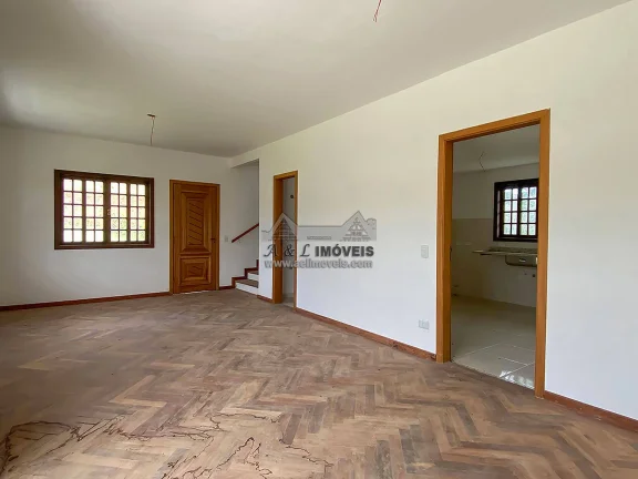 Imagem Casa à venda em Campos do Jordão - Casa nova com 03 suítes