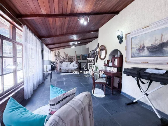 Imagem Casa com 3 dormitórios à venda, 346 m² por R$ 970.000,00 - Santa Cecília - Teresópolis/RJ