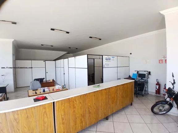 Imagem Salão Comercial para Locação em Limeira, Vila Queiroz, 2 banheiros, 3 vagas
