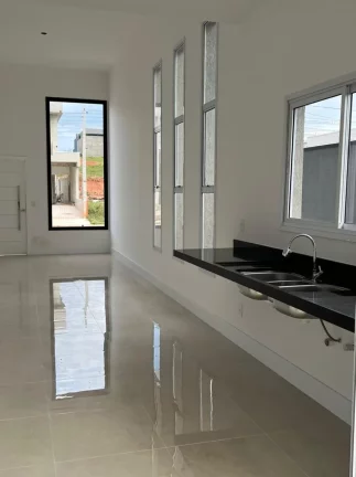 Imagem Oportunidade Linda Casa 3 Dorms sendo uma Suíte - Cond. Malibu