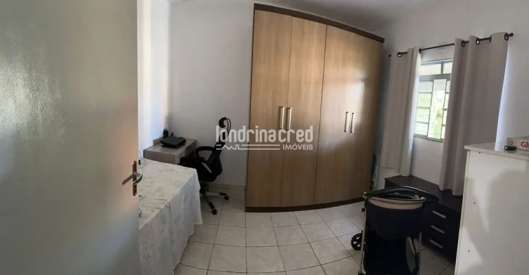 Imagem Casa em Londrina com duas residências independentes, energia solar, área gourmet com churrasqueira e localização excelente — ideal para morar e investir!