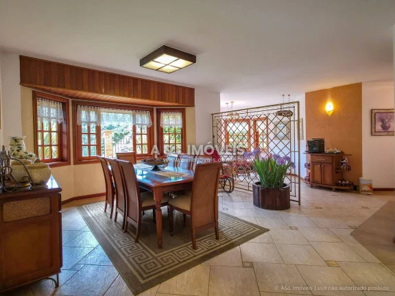 Imagem Casa à Venda na Aldeia Austríaca em Campos do Jordão - 6 Suítes e 640 m²