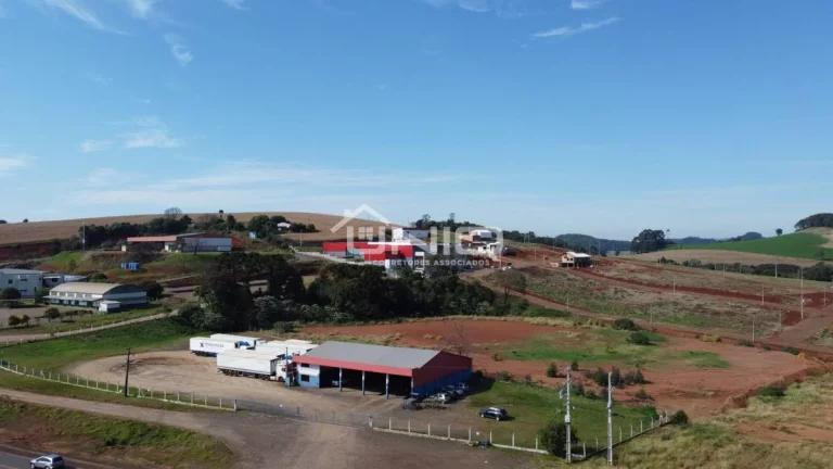 Imagem Terreno com Barracão Comercial Frente para BR