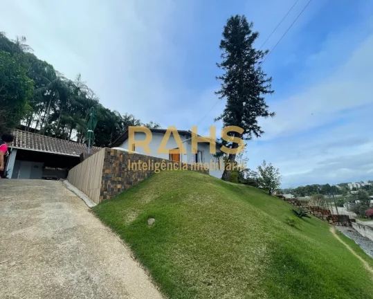 Imagem Casa Plana Parcialmente Averbada, aceita financiamento, com 1 suíte e 2 quartos, 2 vagas de garagem...