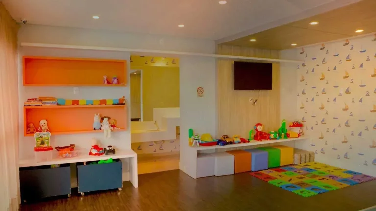 Imagem Casa em condomínio com 3 dormitórios sendo 1 suíte e 2 vagas na garagem em Balneário Camboriú/SC
