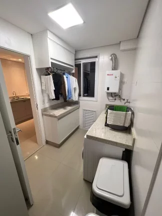 Imagem Cobertura Duplex, 10º Andar, 253,03m², 3 suítes, e 4 vagas de garagem. Piso inferior composto por...