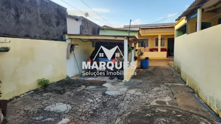 Imagem Oportunidade Ter. de 250m² com 2 Casas no Jd. Campos Verdes