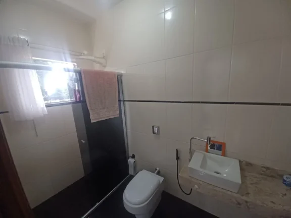 Imagem Casa com 04 dormitórios, sendo 01 suíte à venda no Condomínio Village da Serra!