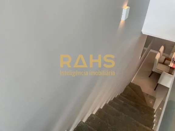 Imagem Sobrado Geminado com 115 m² de área construída com 1 suíte e 2 quartos, 2 vagas de garagem a ven...