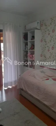Imagem Linda casa à venda em Valinhos, localizada em condomínio fechado, oferecendo todo o conforto e sof...