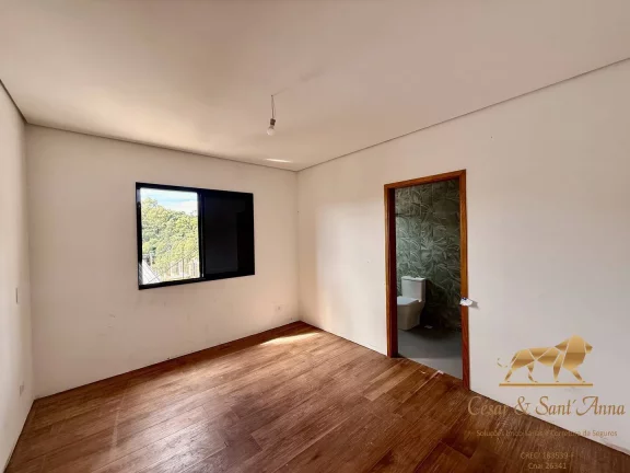 Imagem Linda Casa a Venda com Vista Permanente em Campos do Jordão