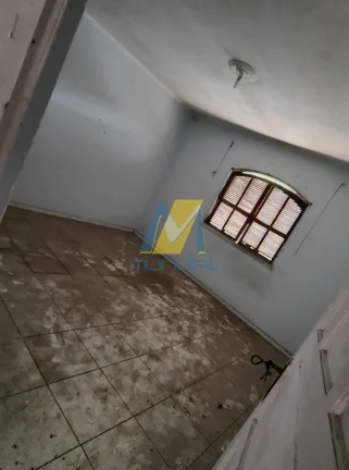 Imagem Sobrado para reforma com grande potencial de valorização.