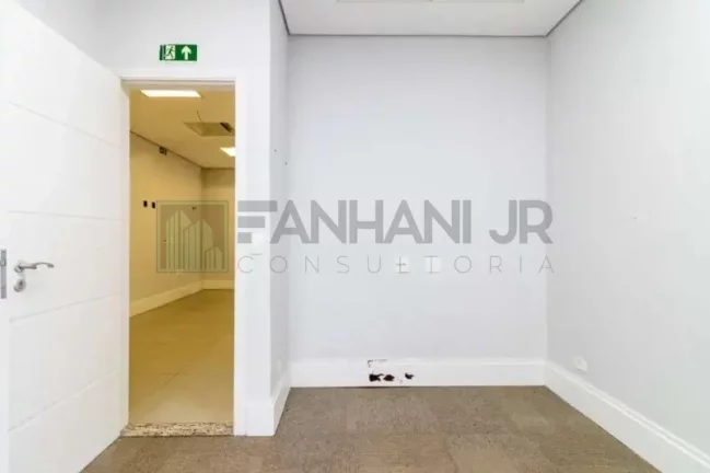 Imagem Excelente oportunidade de locação de casa comercial no Jardim América, São Paulo-SP: 5 salas, 8 banheiros, 1000m² de área!