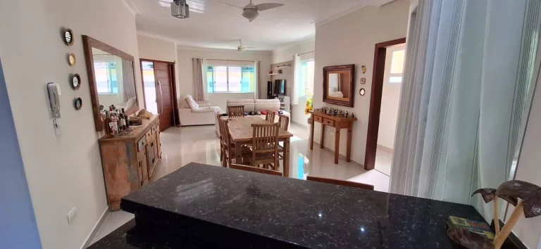 Imagem EXCELENTE IMOVEL, CASA COM 4 SUITES PISCINA E HIDROMASSAGEM, PERTO DA PRAIA