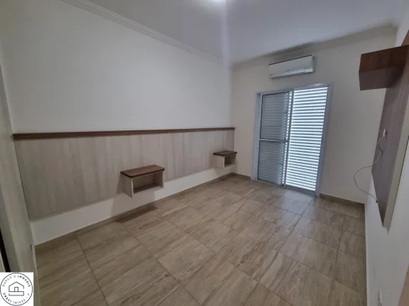 Imagem Sobrado à venda em condomínio fechado de alto padrão em Peruíbe.