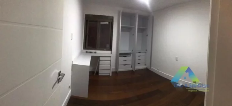 Imagem Apartamento com 4 Quartos e 5 banheiros , 228 m²