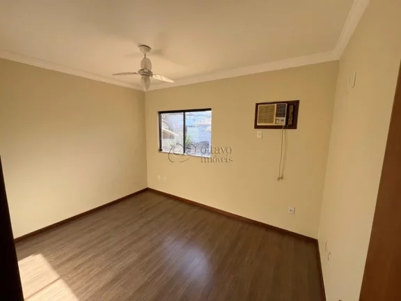 Imagem Casa à venda em Macaé-RJ, bairro Cancela Preta! 3 quartos, 1 suíte, 4 banheiros, 3 vagas, 233m². Venha conferir!