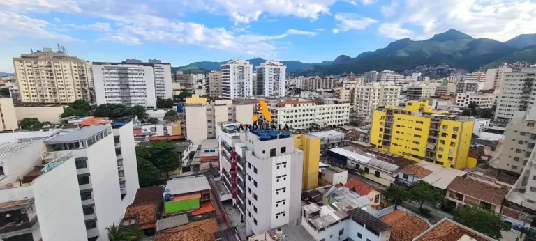 Imagem Meier - Rua Padre Ildelfonso Penalba - Vendo apto de 2 quartos + dependências com 2 vagas - Valor R$450.000,00