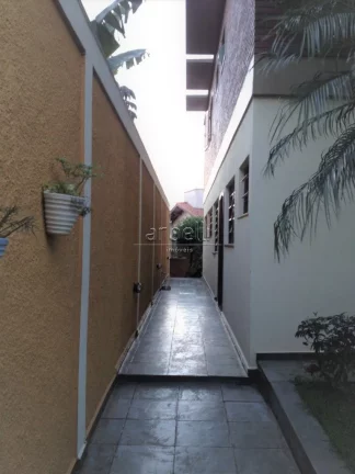 Imagem Sobrado com 383 metros quadrados de área útil, com 3 dormitórios sendo 3 suítes, 1 suíte com cl...