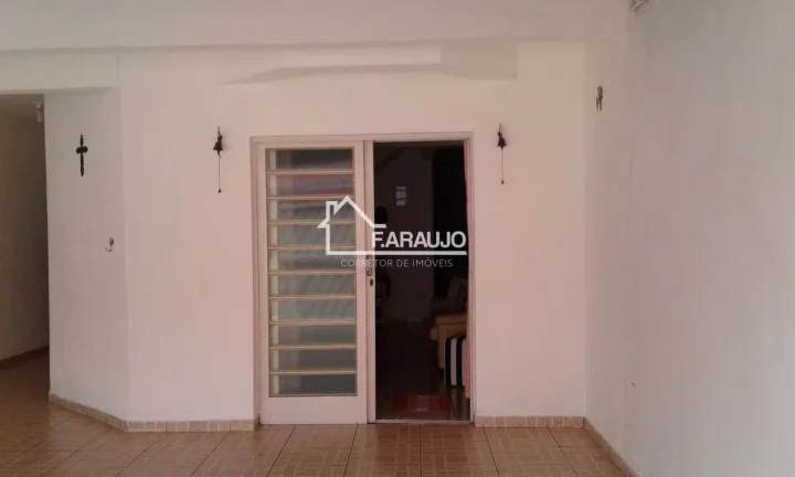 Imagem Casa à venda em Jardim Ana Maria com 234m² 3 quartos, 2 vagas