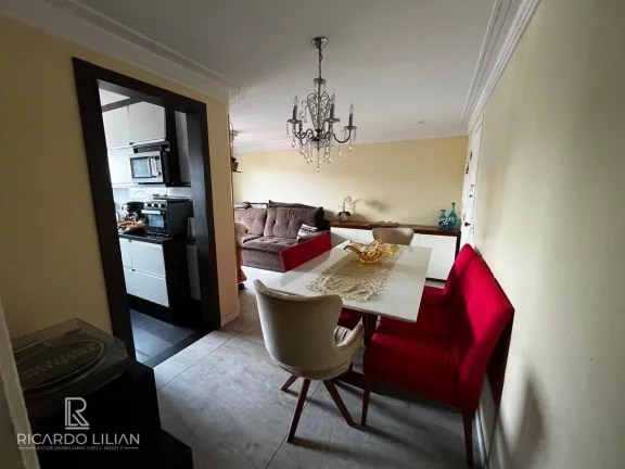 Imagem Apartamento com 2 dormitórios sendo uma suíte, 70m² de area util e uma vaga de garagem coberta.