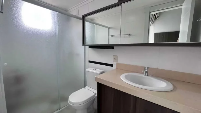Imagem Apartamento com 2 dormitórios sendo 1 suíte e 2 vagas de garagem no Centro de Balneário Camboriú/SC