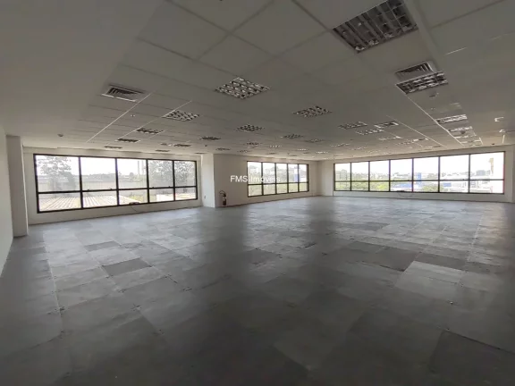 Imagem Conjunto comercial com 1.354m² para locação em Alphaville.