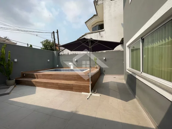 Imagem Casa Dúplex em Condomínio Fechado: Conforto e Segurança