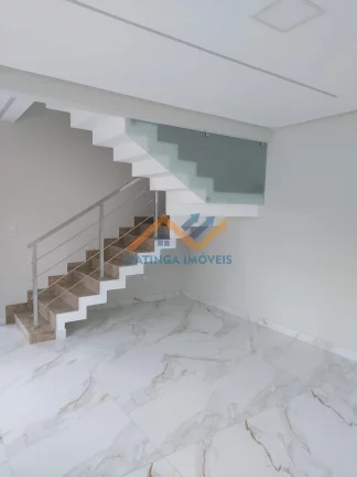 Imagem Casa Duplex de 3 quartos e 2 Vagas de garagem!