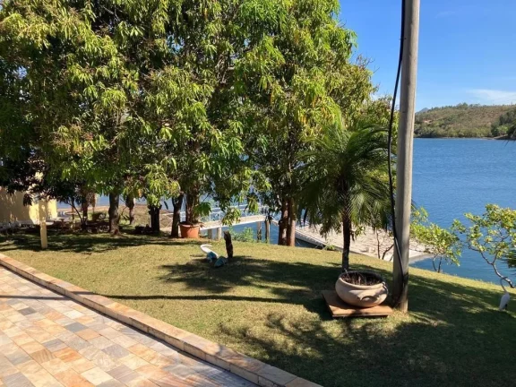 EXCELENTE RANCHO COMPLETO COM ACESSO Á ÁGUA EM ESTREITO COM ASFALTO ATÉ Á PORTA - 04 dormitórios sendo 03 suítes - Varanda contornando toda á casa