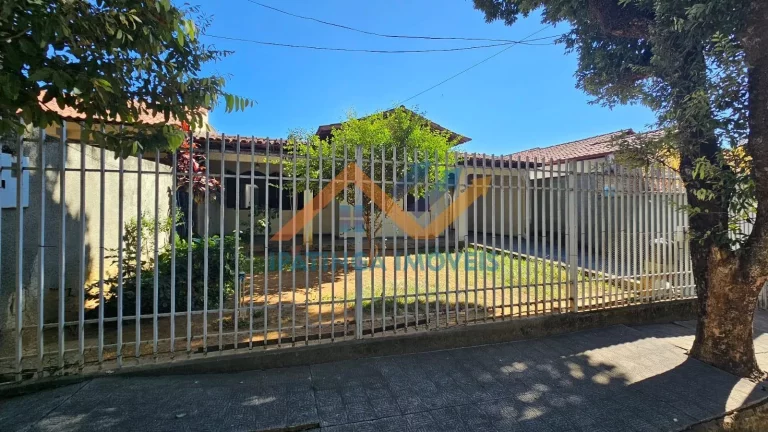 Imagem Casa térrea de 3 quartos e 2 vagas no Imbaúbas em Ipatinga Viva na área mais valorizada do bairro Imbaúbas em Ipatinga, pertinho do Coelho Diniz, Sesi e Aapi. Possui - Sala tv; - Sala de jantar; - C