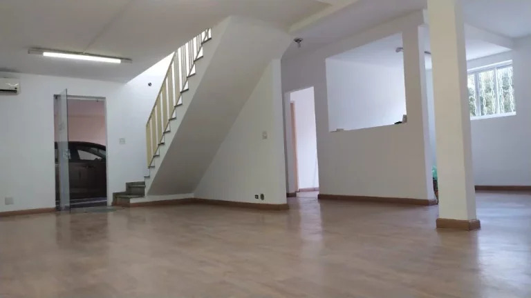 Imagem Sobrado Comercial de Alto Padrão no Butantã: 3 Quartos, 1 Suite, 5 Banheiros, 8 Vagas de Garagem, 300m² - São Paulo-SP