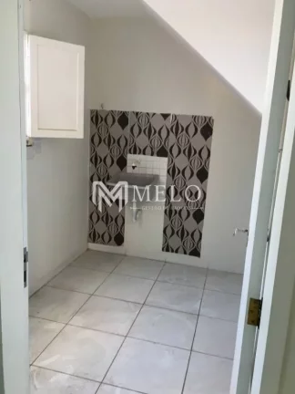 Imagem Casa com 2qts, suíte, 2 vagas com 110m2 Tamarineira...