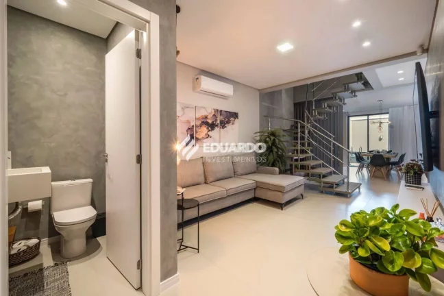 Imagem Sobrado Triplex com 3 Suítes à Venda em Canto Grande – Bombinhas/SC