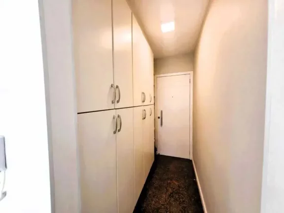 Imagem Apartamento mobiliado com 4 dormitórios sendo 1 suíte e 2 vagas de garagem em Balneário Camboriú