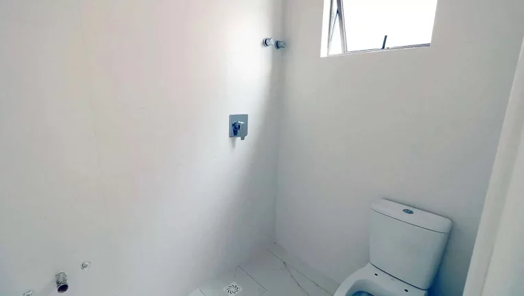 Imagem Cobertura nova com 4 suítes e 03 Vagas na Garagem em - Meia Praia / Itapema