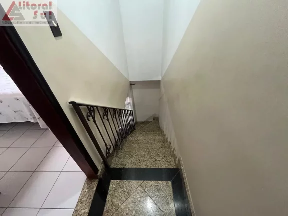 Imagem Casa à venda em Praia Grande-SP, bairro Nova Mirim, 2 quartos, 1 sala, 2 banheiros, 2 vagas, 70m².