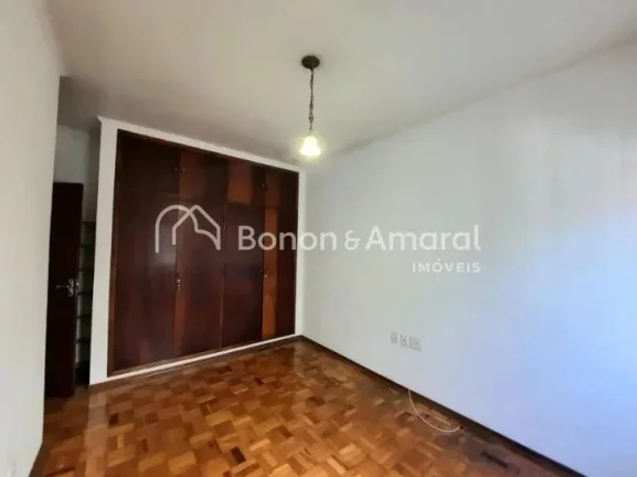 Imagem Esta casa no Jardim Chapadão é perfeita para você e sua família! Com 3 quartos (incluindo 1 suí...