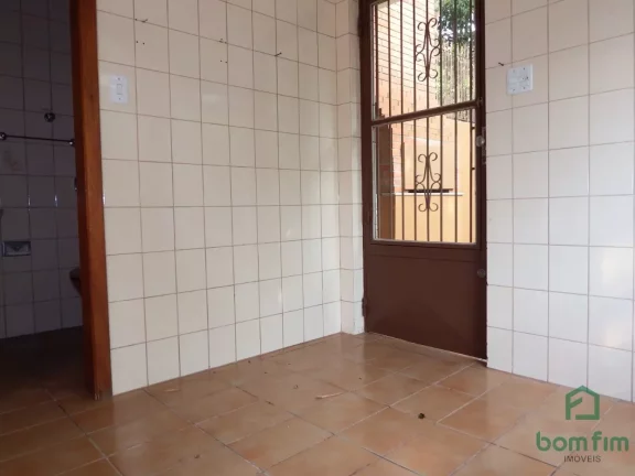 Imagem Casa de 3 dorm. para locação no bairro Glória, Porto Alegre/RS. - CA2740