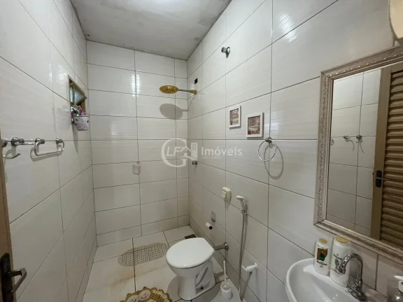 Imagem Linda casa de esquina - Casa espaçosa