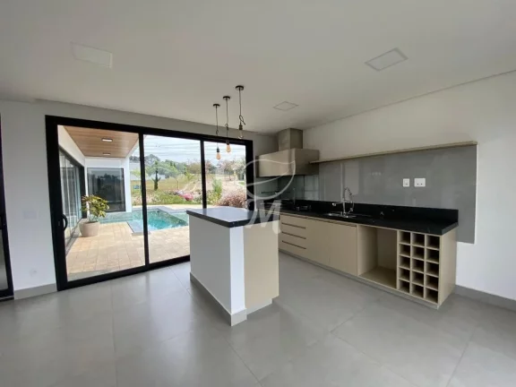 Imagem Casa em Condomínio com Lazer e Lago
