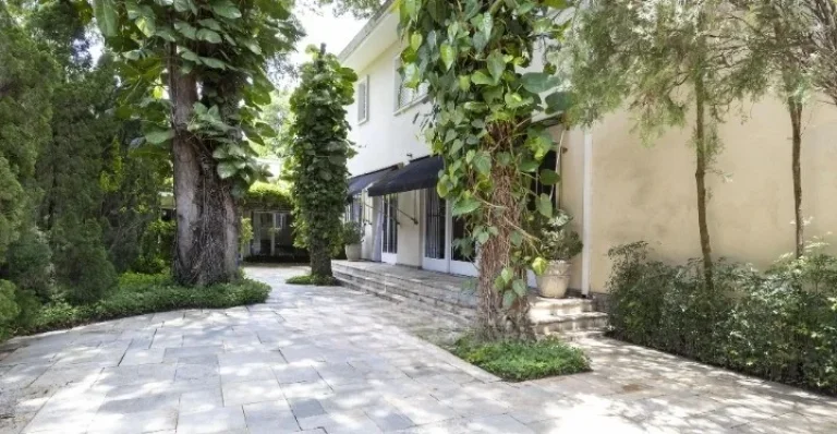 Imagem Casa Jardim América - 630M² 4 Dorms, 1 Suíte, 2 Salas, 6 Vagas, Dependência de Serviço Completa, Academia, Área Gourmet, Jardim.