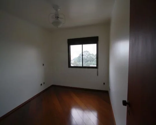 Imagem Seu Refúgio Espaçoso com Vista Panorâmica no Alto da Lapa!