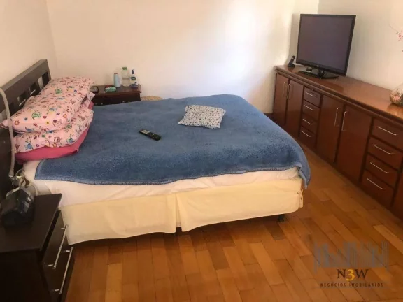 Imagem Sobrado à venda em Alphaville Barueri SP com 5 suítes, 4 vagas de garagem, piscina e 480m².