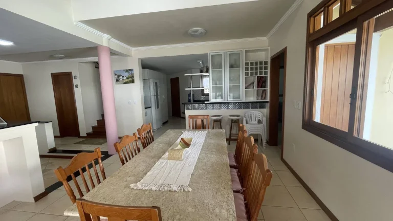 Imagem Casa com 4 Dormitórios para Temporada em Jurerê Internacional – Próxima ao