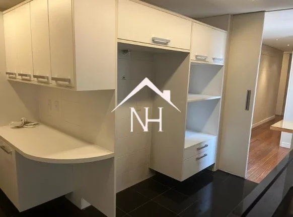 Imagem Apartamento de 192m c/3 suítes,4 vagas,quadra squash e poliesportiva,playground,academia,sauna,cinema,salão de festas e jogos,piscinas,churrasqueira