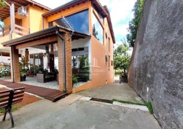 Imagem Sobrado Fantástico 4 Dormitórios, 2 Suítes, sendo uma Master com Closet, hidromassagem e Sacada G, Piscina em Interlagos, Próximo ao Autódromo