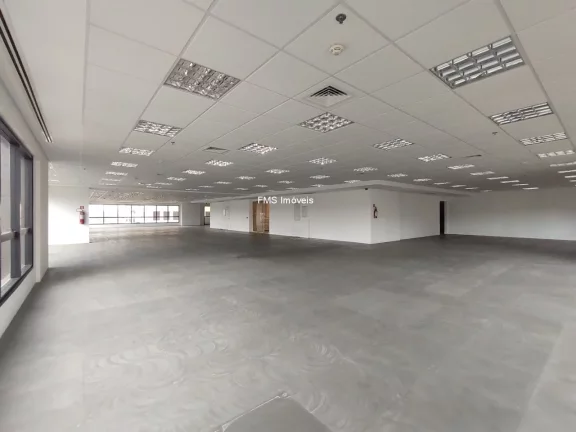 Imagem Conjunto comercial com 677m² para locação em Alphaville.