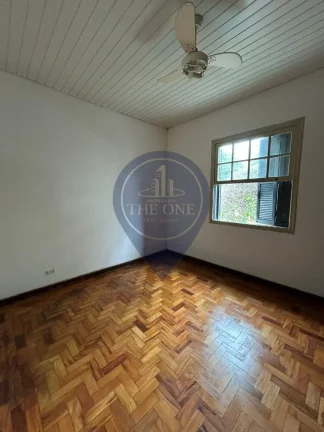 Imagem Aluguel de Casa de Luxo em São Paulo - 4 quartos, 2 suítes, 3 banheiros, 3 vagas de garagem, 220m² - Jardim da Glória