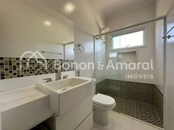 Imagem Imóvel amplo à venda com 4 quartos, sendo 4 suítes e 5 banheiros e 1 lavabo. Este imóvel está b...